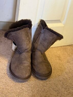 UGG Brown Shearling Lined Short Winter Boots